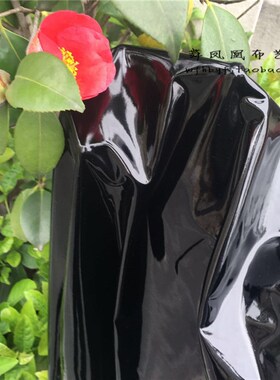 亮面皮革 亮皮针织高弹力PU仿皮料 端庄纯黑色镜面皮革布料面料