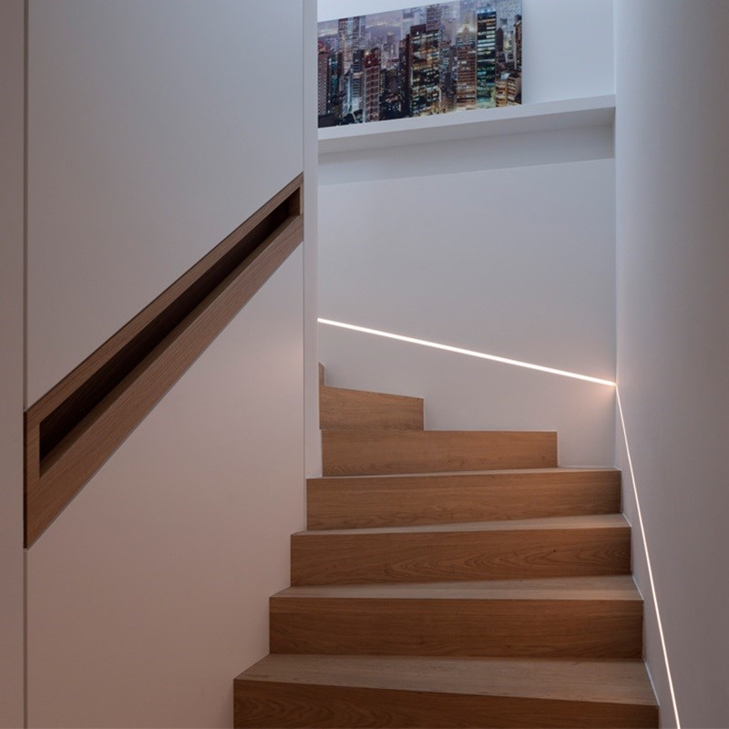 网红楼梯扶手流水感应追光灯带踏步感应灯条嵌入式智能LED铝灯带