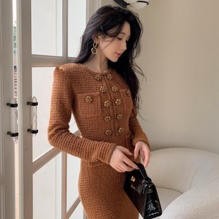 秋冬新款女装深棕色雅丹风穿搭弹力修身长袖连衣裙针织毛衣长裙子