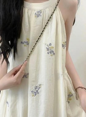 无袖挂脖白色连衣裙子女夏季海边度假沙滩裙吊带碎花长裙仙女森系