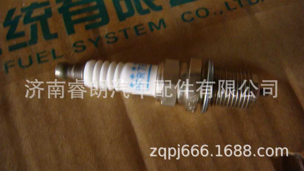 生产批发豪沃自卸车配件VG1560080701火花塞(CNG)T10