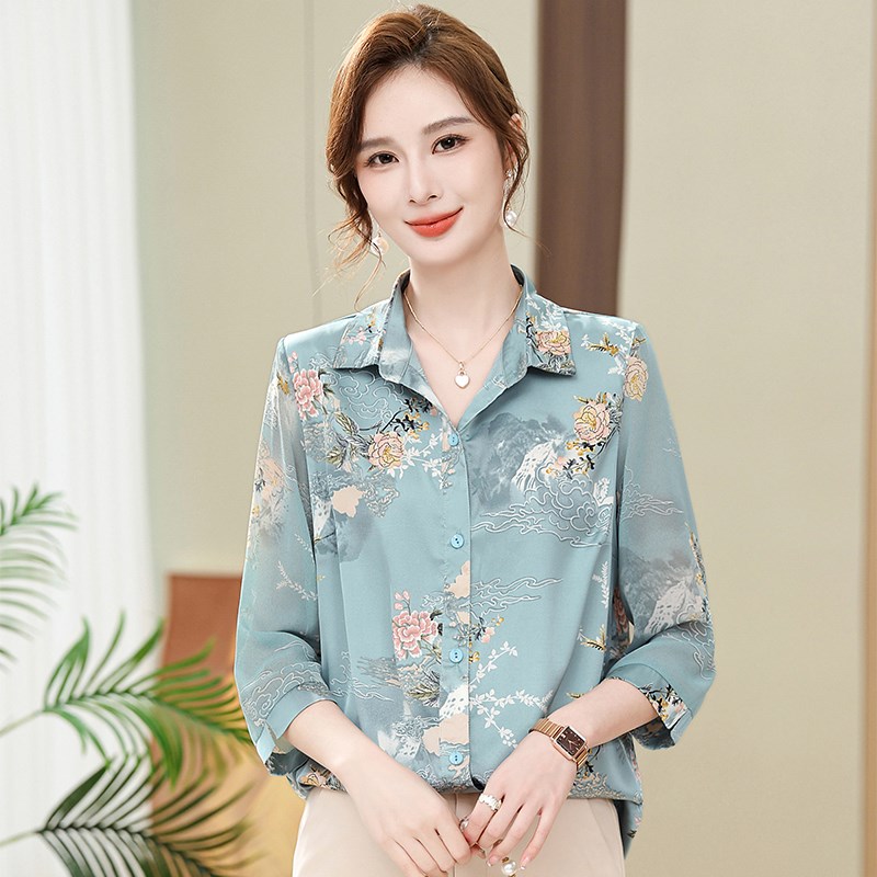 2024新款妈妈夏装衬衫上衣洋气时尚套装中老年人女春装中袖小衫