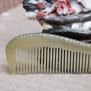 钻牛角尖湘西天然牛角梳子纯手工尖角翘尾按摩梳美发梳刻字59004