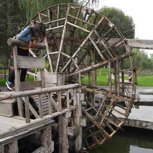 农耕文化园亲子互动体验道具复古防腐木脚踏水车复古灌溉工具