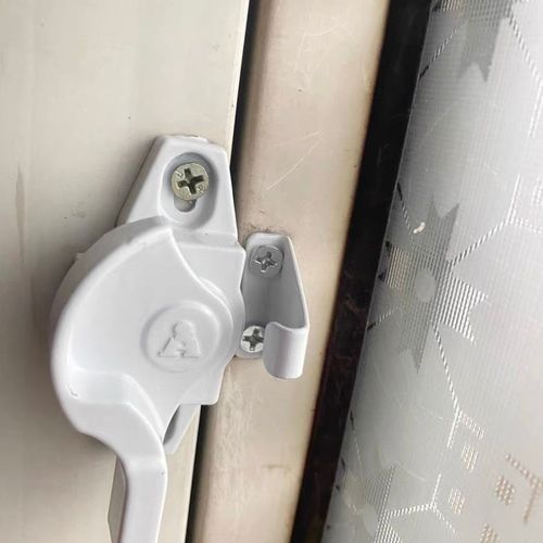 窗户锁扣安全塑钢塑钢窗锁推拉门窗防盗锁扣配件移窗钩推拉窗户