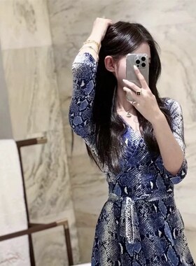 古早*DV*F蓝色蛇纹性感V领显瘦裹身裙一片式长袖连衣裙秋