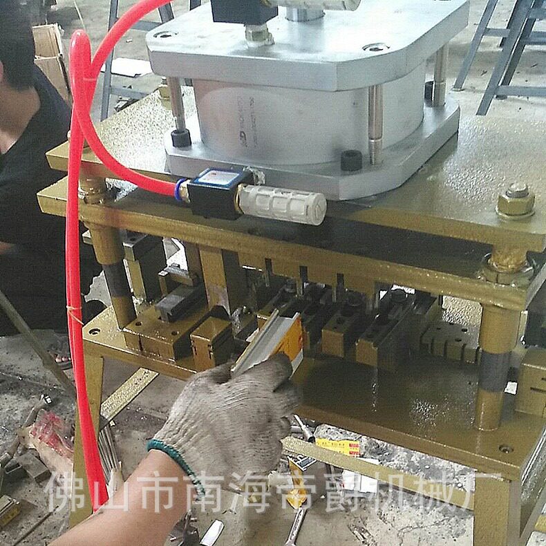 铝门窗冲孔模具手动冲孔模铝材手动冲压机铝窗模具冲压模具