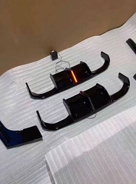 适用13-19宝马3系改M3包围带灯后唇F30F35V款方灯竖条灯包围套件