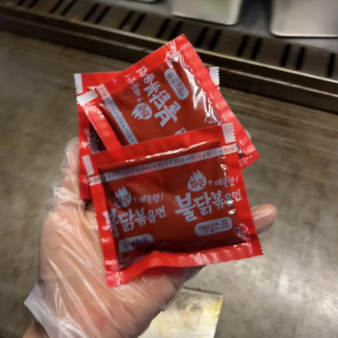 辣酱袋装韩式火鸡面酱拌面拌饭酱超辣香辣商用酱香味变态辣蘸酱料