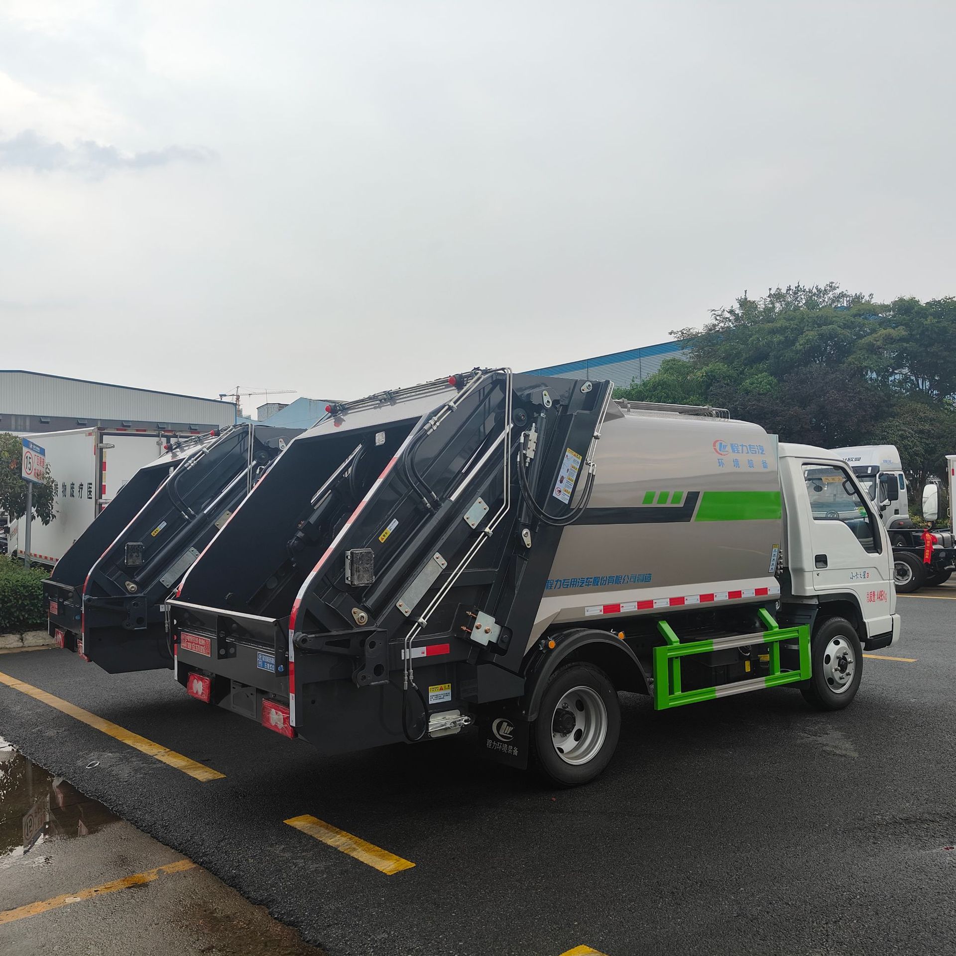 大容量蓝牌压缩式垃圾收集车