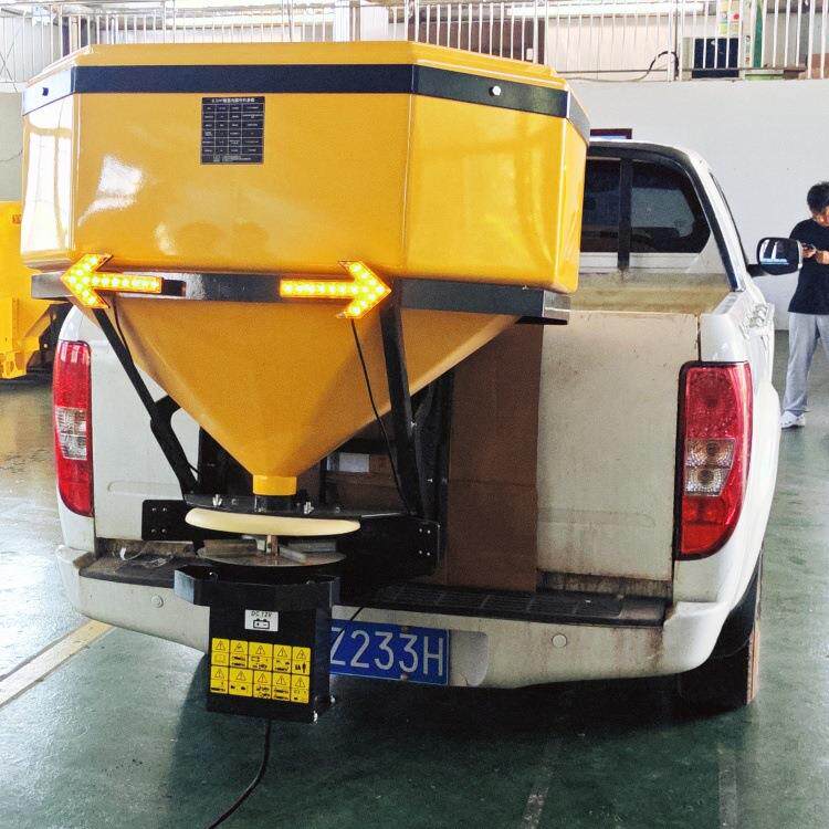 小型1立方皮卡车载动式931融撒雪剂布撒机不锈钢款电撒盐机除雪盐