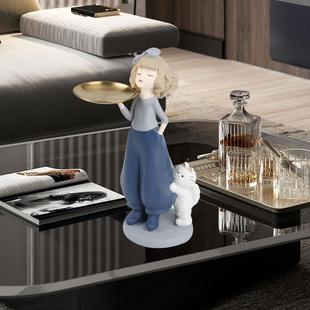 现女孩客代视简约厅捧花工女孩摆件电柜玄关入门创意托盘艺术摆设