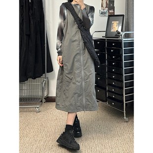 灰色设计感工装连体背心裙大码胖mm机能风长款女春季显瘦背带裙子