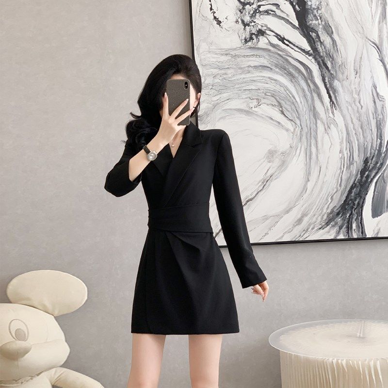 黑色长袖西装连衣裙女秋装新款女神范短款西服裙子收腰气质小黑裙