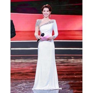 白色主持人晚礼服裙女2025新款端庄大气高级感公司年会春晚演出服