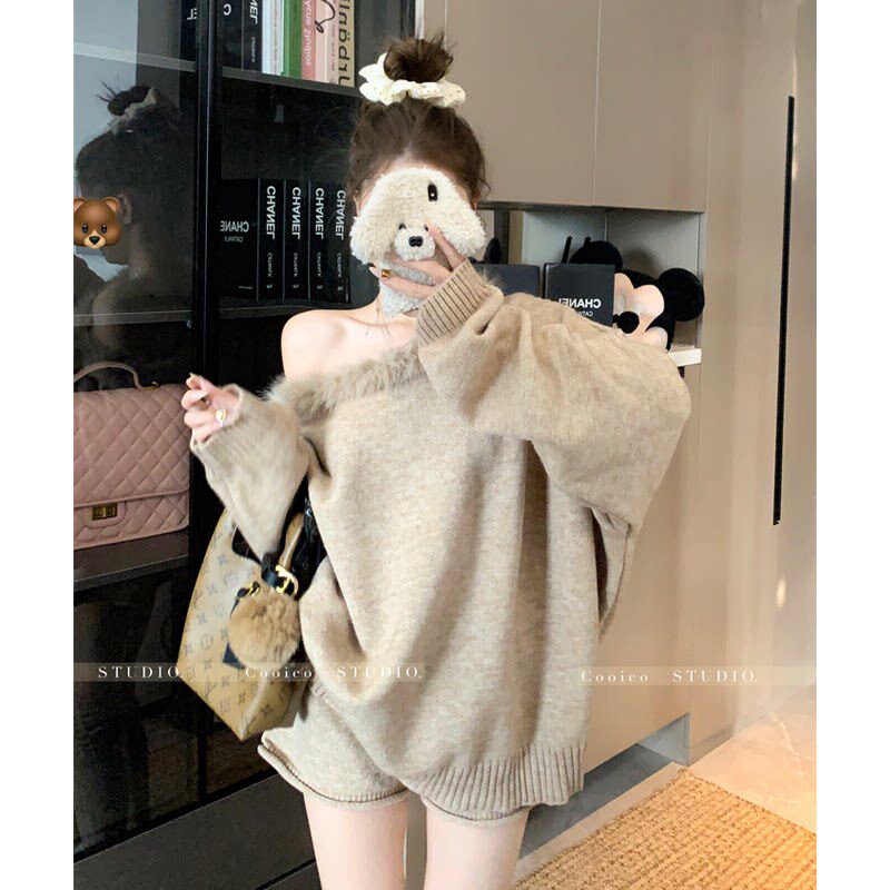 毛领斜肩一字衣女春秋中
