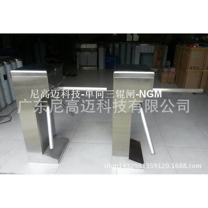 供应汽车站单向三棍转閘,海口景区单项门禁,耐锈不锈钢行人匝道门