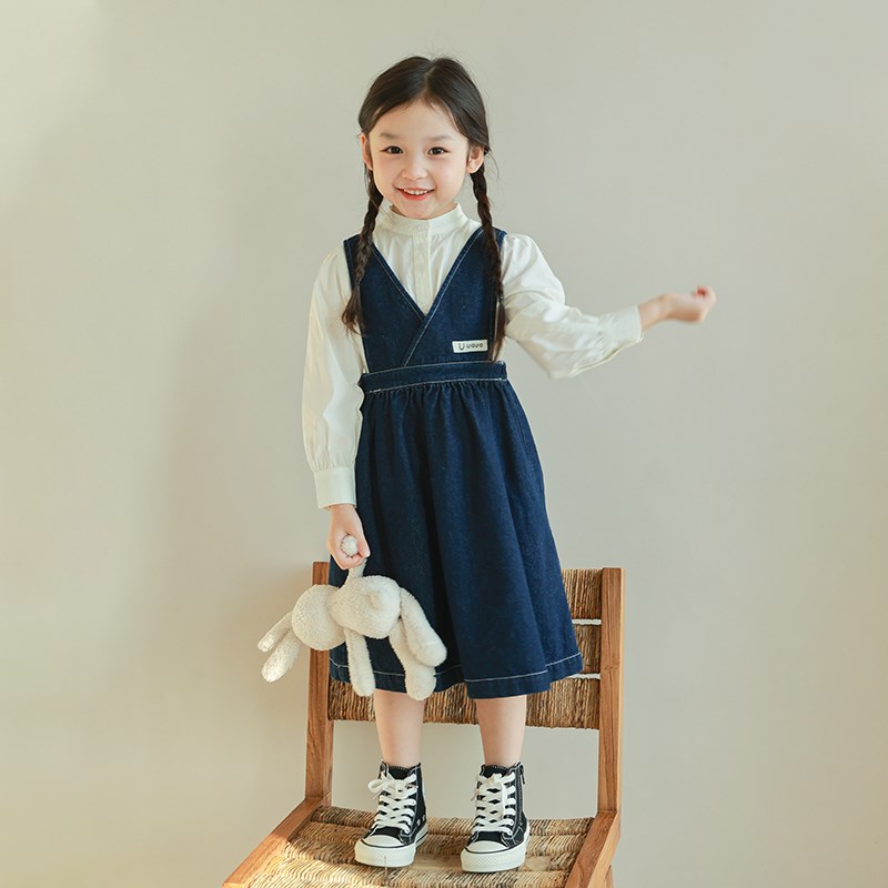 utouto大耳象女童交叉牛仔背带裙2024春季新款女孩百搭时尚连衣裙