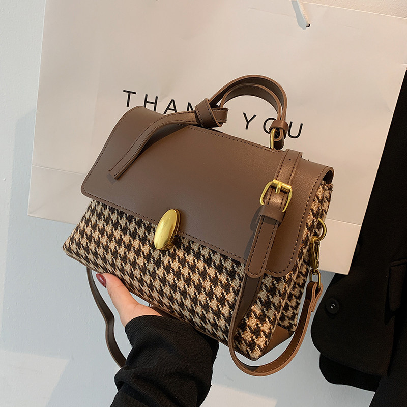 今年流行包包女2021新款秋冬复古呢子斜挎包高级感手提格子小方包