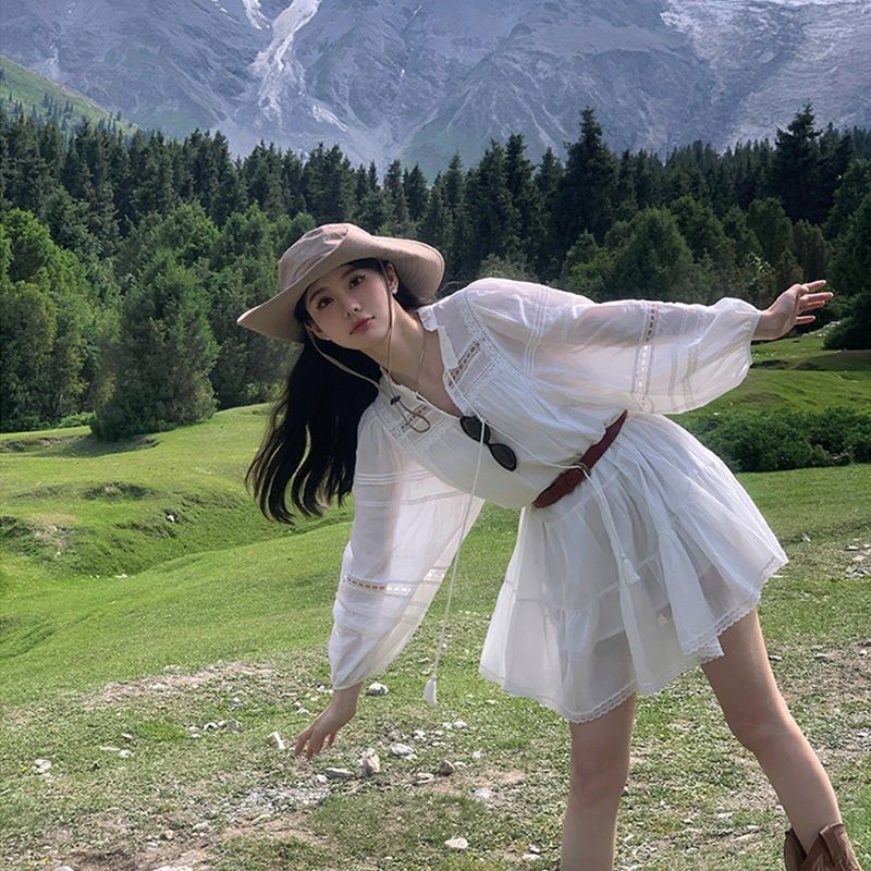 夏季仙女裙法式收腰度假小个子复古蕾丝镂空长袖气质白色连衣裙女