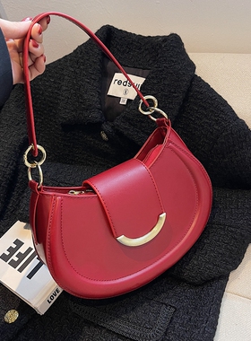 红色包包女结婚包2023新款高级感斜挎包单肩腋下马鞍包洋派新娘包