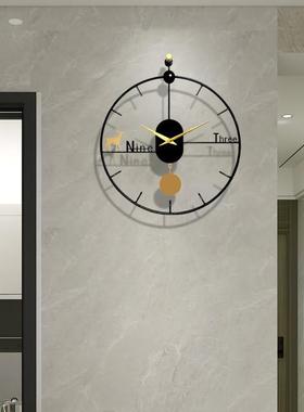 极简挂钟客厅家用式餐装圆饰钟表铁艺形时钟IQG挂墙免打孔壁挂简