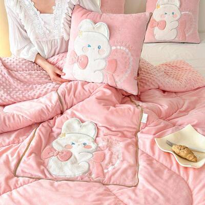 S1Y豆豆立被体贴布绣37000折抱枕被子两用办公室盖毯靠枕绒午睡叠