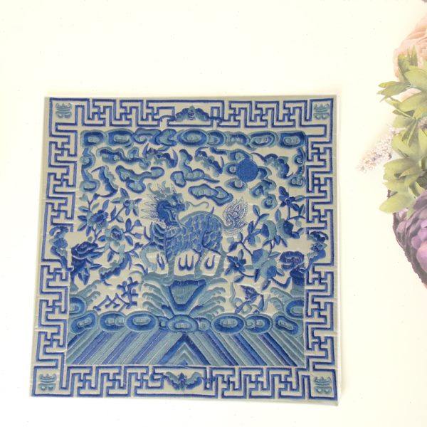 白底蓝绣花餐桌杯垫 少数民族刺绣青花瓷茶几餐巾垫 布艺饰品热卖,居家布艺,餐巾,淘宝优惠券,粉丝福利购,淘宝优惠卷