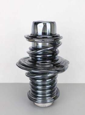 现代简约风轻奢旋炫螺旋玻璃板花器彩花瓶摆件样房NOG售楼处软装