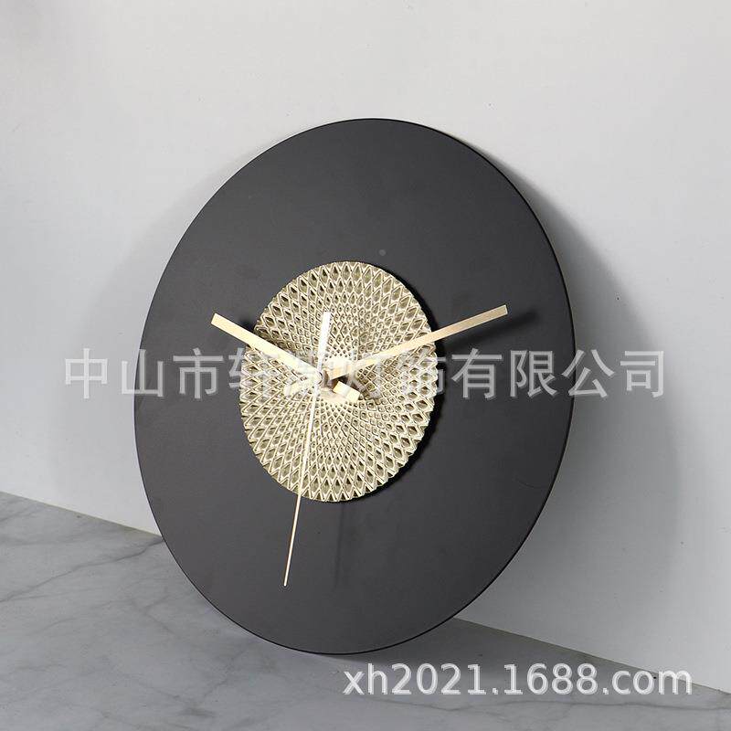 创意简约金属字挂钟客厅个性表玄钟关商店装饰YVE用挂墙钟家无数