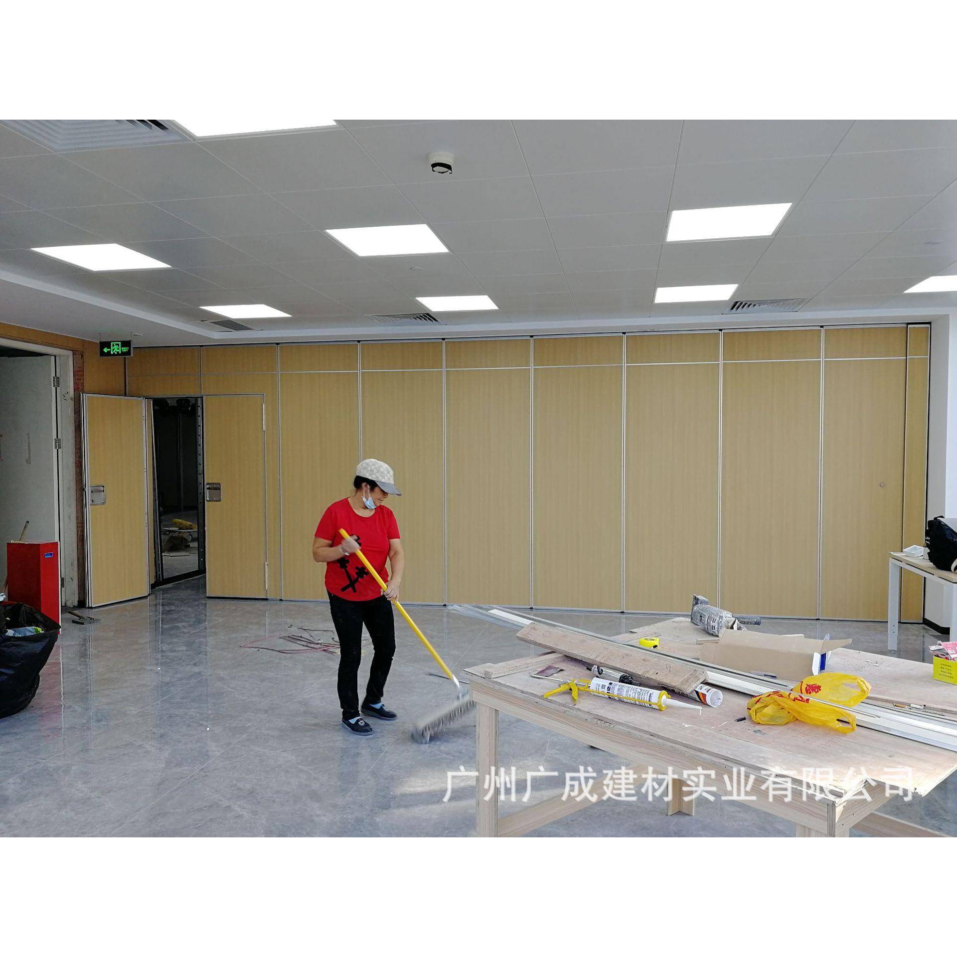 海口酒店活动隔断餐厅移动隔断墙会议室可活动隔音墙门中门屏风