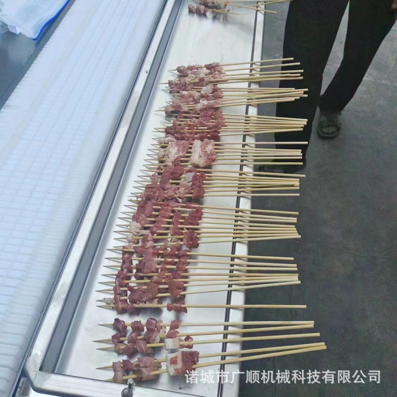 千页豆腐面筋穿串机丸子香肠穿串机商用全自动五花肉穿签机