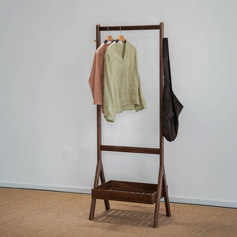 九间房人字衣架新中式北美黑胡桃木实木卧室落地简约置物衣帽架