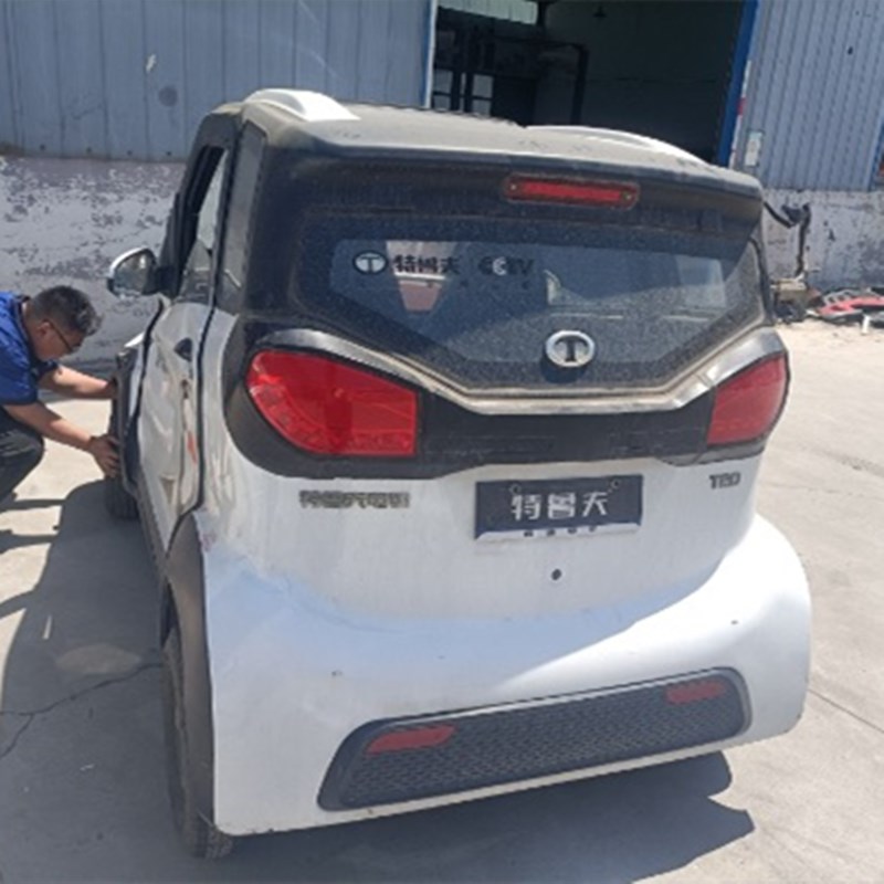 电动四轮车全封闭特鲁夫T20车前大灯总成篷车雾灯中网尾灯配件