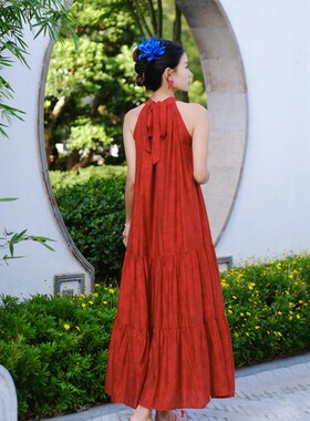 新中式复古高级感无袖挂脖红色连衣裙新娘晨袍海边度假氛围感长裙