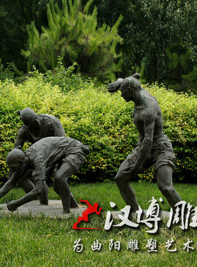 玻璃钢仿铜人物雕塑农民搬运农作物进仓库雕塑景观铸铜人物定制做