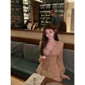 热狗很辣 香氛美人 法式 Hotdog 性感V领连衣裙送打底裤