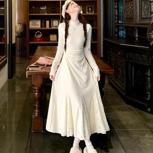 配大衣半高领针织连衣裙女秋冬法式 白色气质内搭打底加厚鱼尾长裙