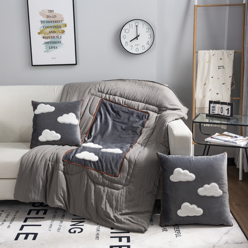 意大利绒贴布绣抱枕被子两用靠垫办E公室午休小被子车上沙发靠枕