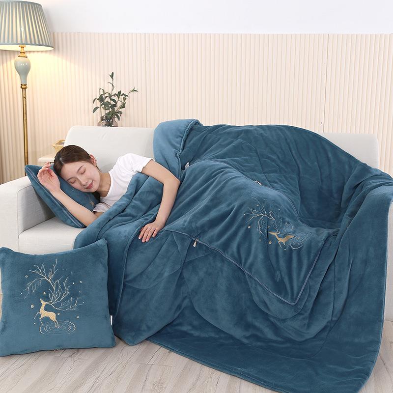 鹿205新款牛奶星JL--20252空鹿多功能抱枕绒梅花靠垫被