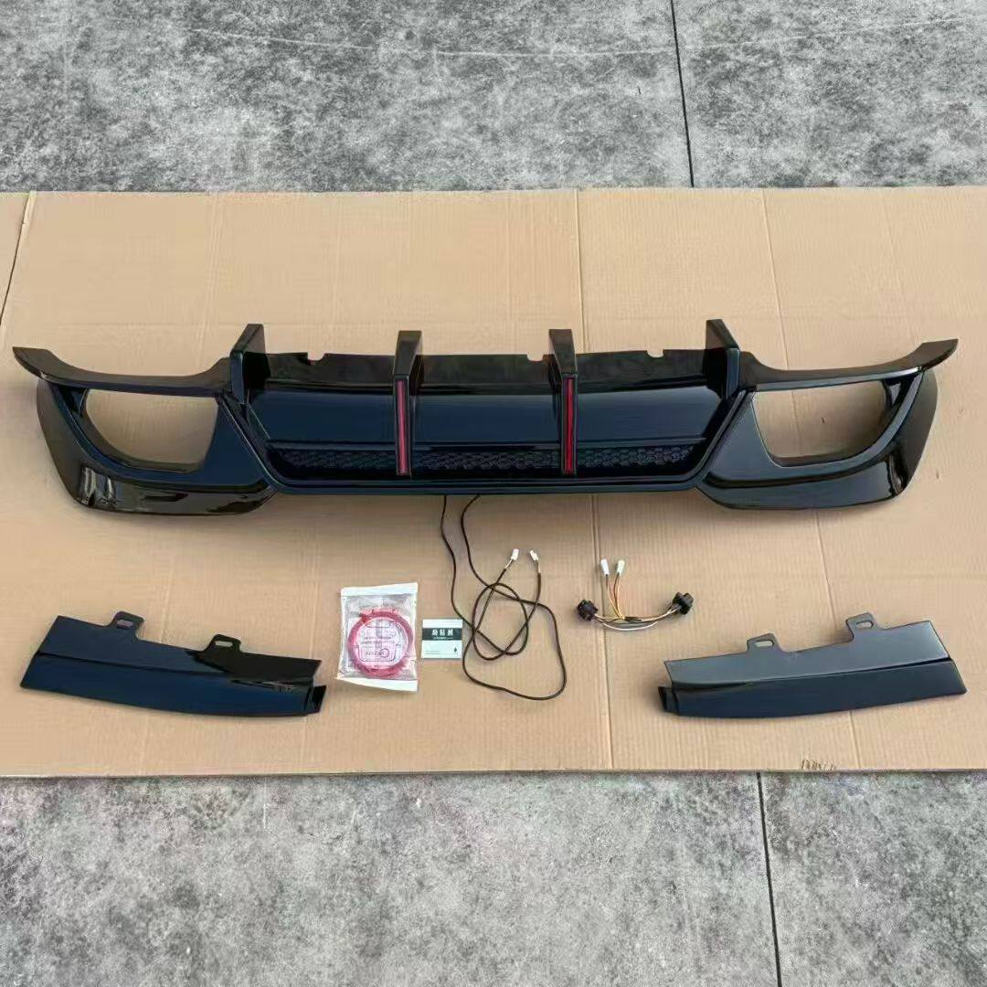 适用于19+宝马三系G20G28带灯款后唇后扩散器双竖条灯改装包围
