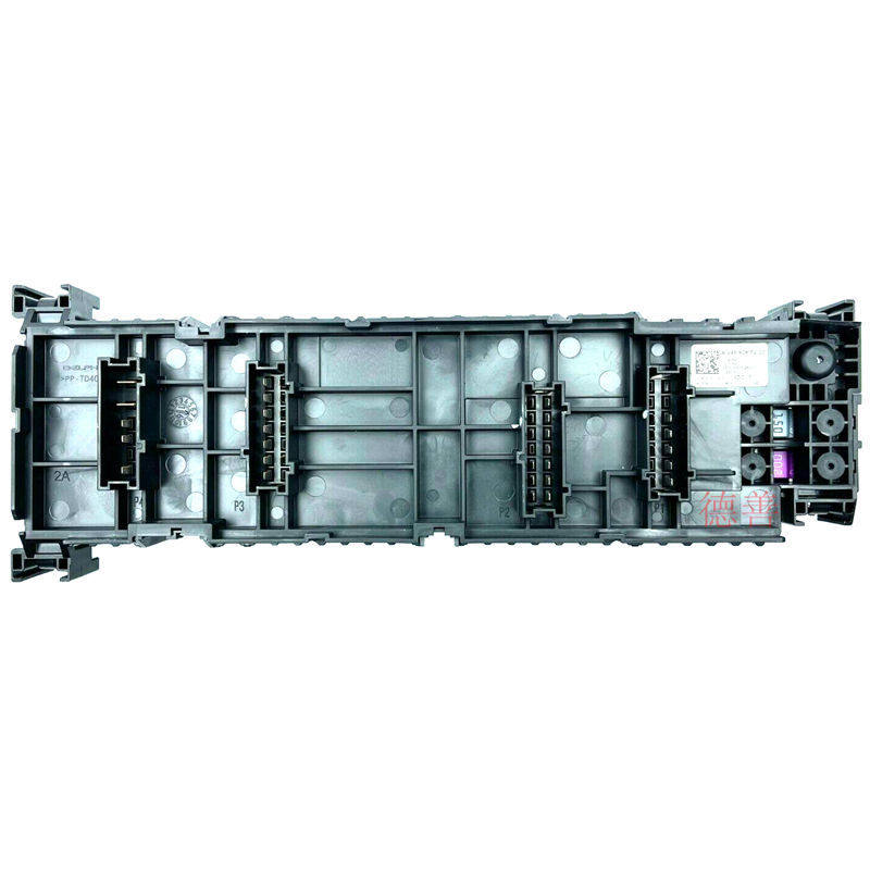 适用奔驰176A180A200A260等汽车前继电器保险丝盒