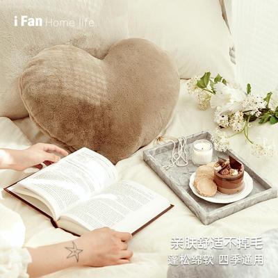 奥菲靠莉亚毛绒爱心形抱枕客沙轻奢车载卧室床头枕腰枕发FLA可厅