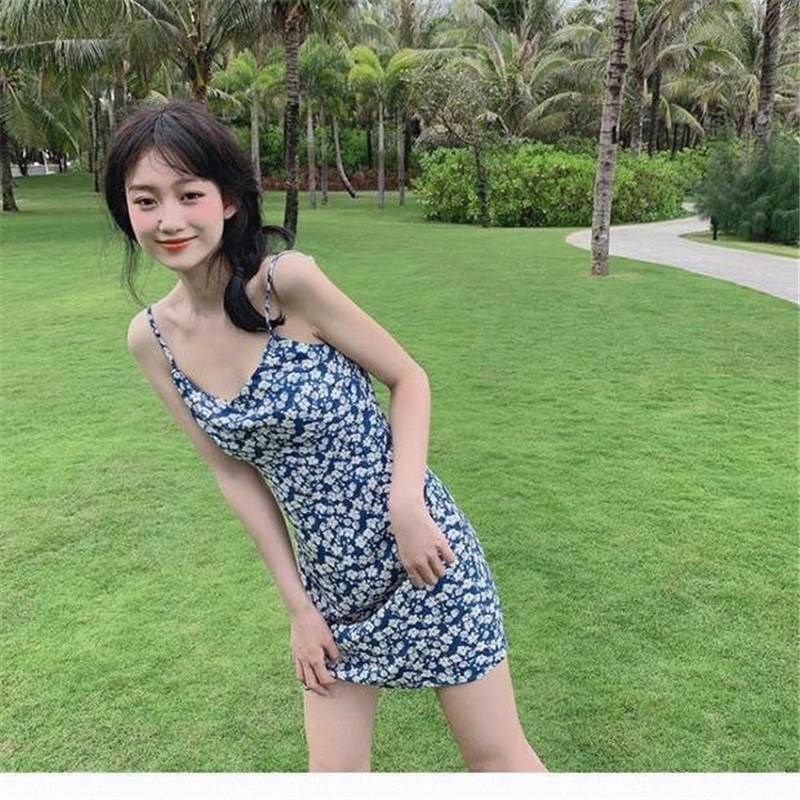 夏季2025碎花吊带连衣裙女小个子法式夏性感蓝色显瘦气质短款裙子