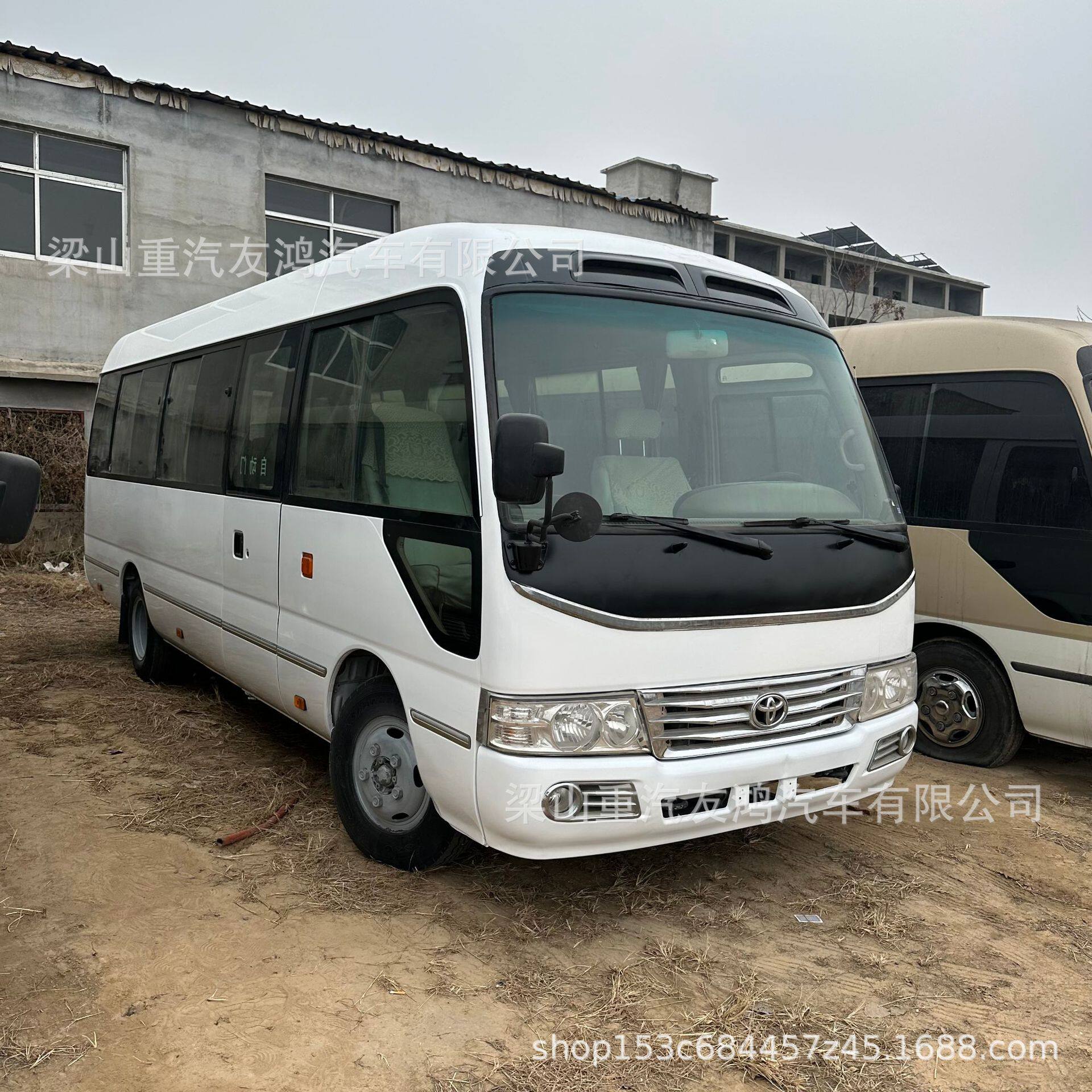 23座金旅考斯特豪华中巴客车外摆门5速手动档现车供应非洲地区