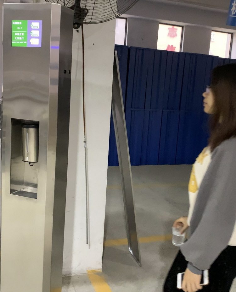 厂家现货供应红外测温门人体温控探测立柱体温筛查仪测体温门