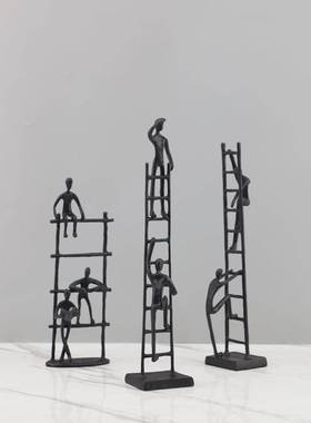 简约现代金属黑色攀登人物摆件样板房售楼部家居客厅创意软装饰品
