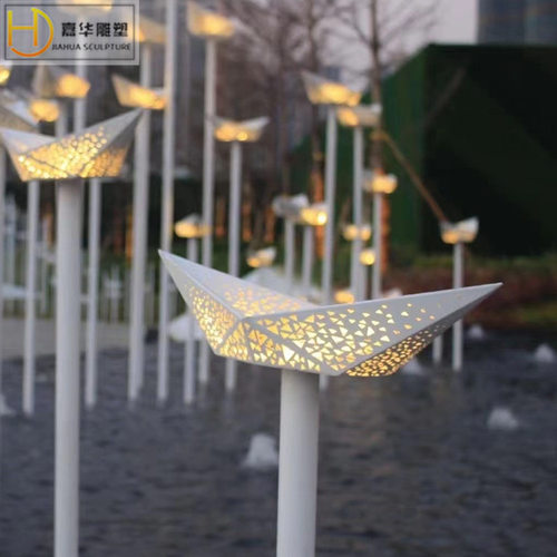 不锈钢水景雕塑制作户外镂空抽象切面喷漆纸鹤组合模型可发光摆件