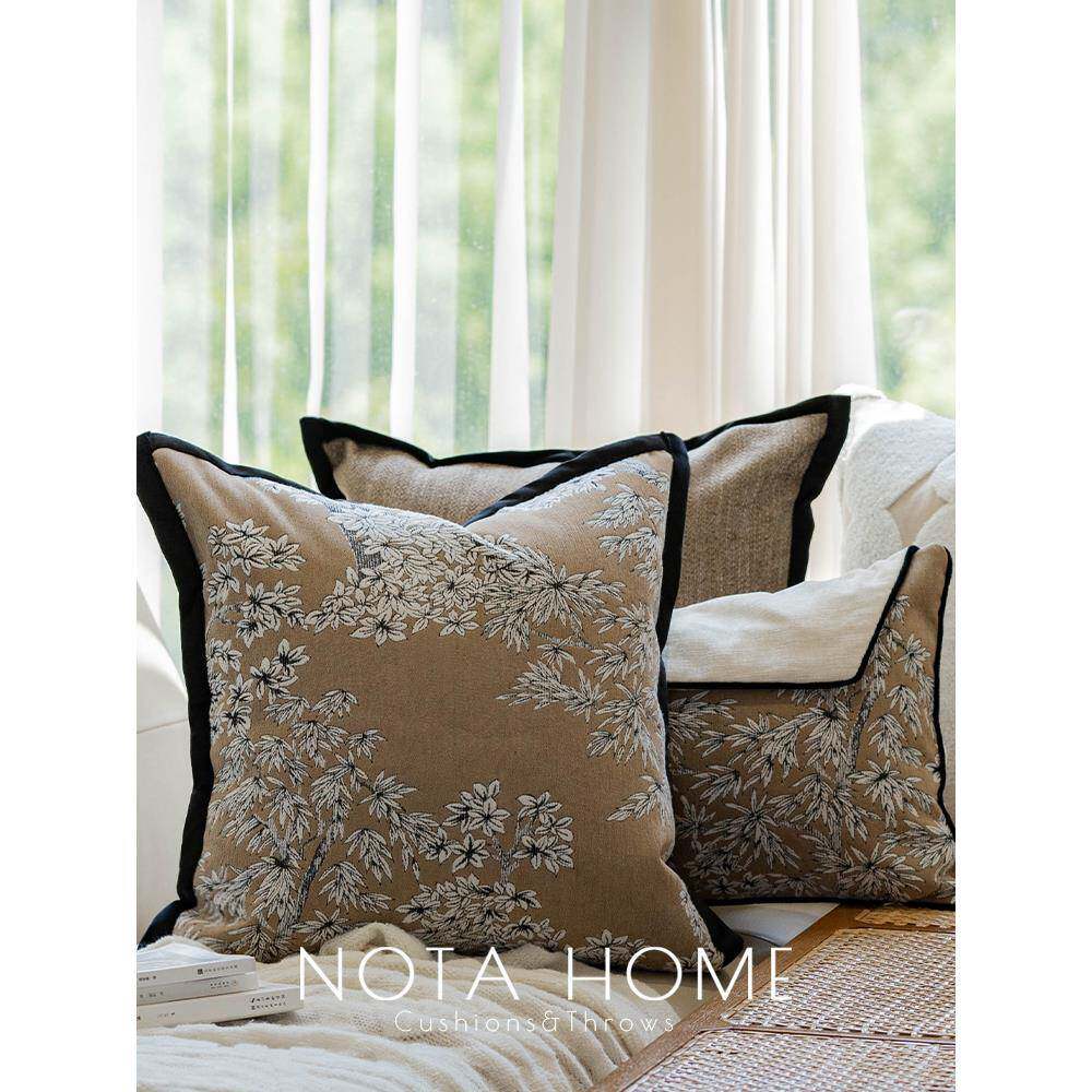 轻奢法式风抱枕沙发客厅感靠垫床上抱枕车载长条腰枕棕色枕套