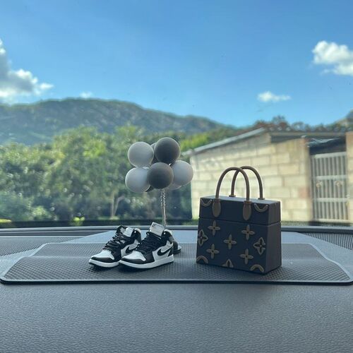 2023汽车中控专用车载车内饰品摆件创意男女网红创意公仔车上装饰